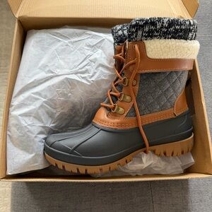 Stylish Women's Winter Boots - Black and Brown